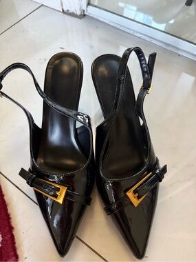 Women's Black Patent Slingback Pointed-Toe kitten heels with Gold Accent